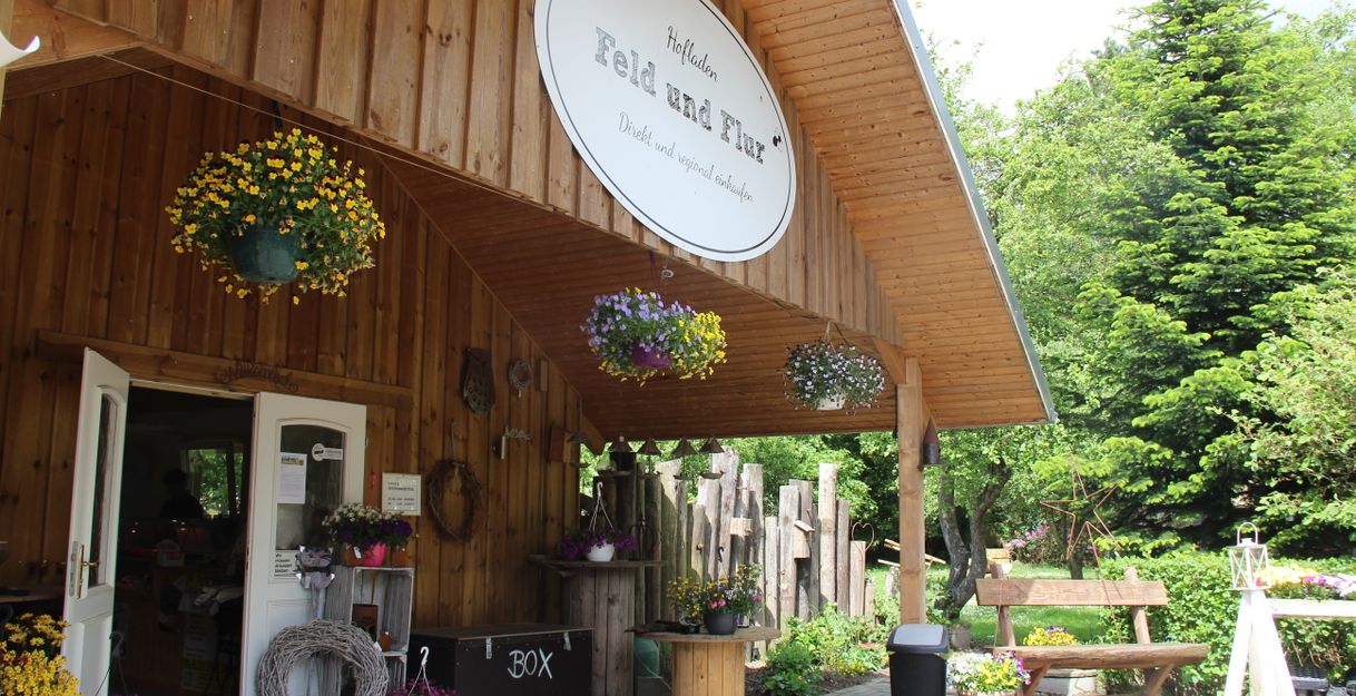 Eingangsbereich des Hofladens und Cafés Feld und Flur.
